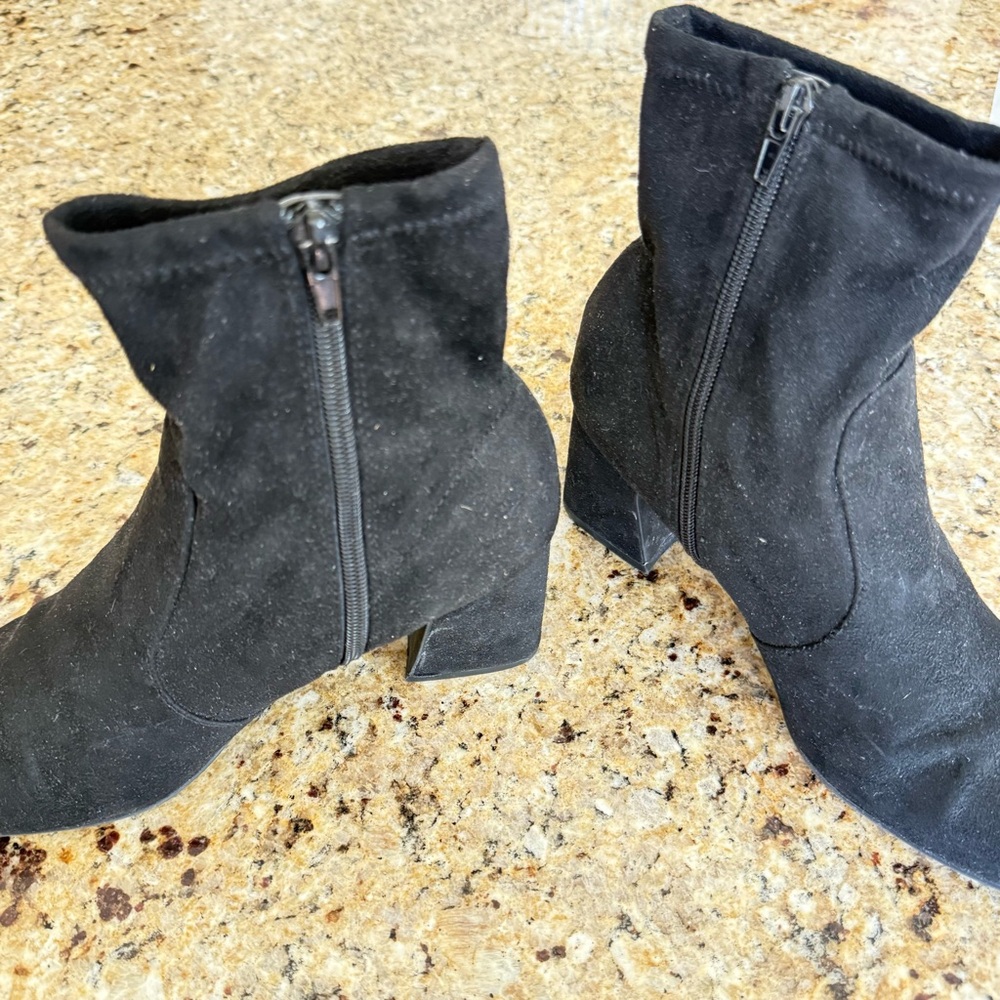 UNISA Black Faux Suede Ankle Boots Size 9 Zipper Fabric - Picture 7 of 11